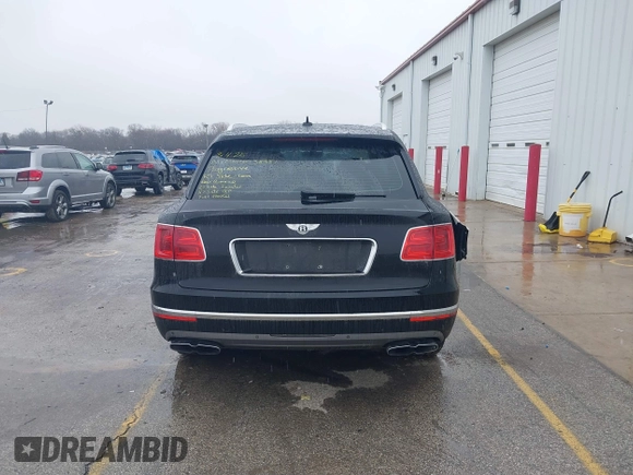 2019 Bentley Bentayga V8 z VIN SJAAM2ZVXKC025218, wystawiony jako IAAI lot #41741586 z przebiegiem 52 457 mil mil oraz . Historia ofert i sprzedaży dostępna na DreamBid. Obrazek 16.