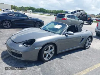 2007 Porsche Boxster z VIN WP0CA29877U710966, wystawiony jako IAAI lot #39794748 z przebiegiem 147 803 mil mil oraz . Historia ofert i sprzedaży dostępna na DreamBid. Obrazek 2.