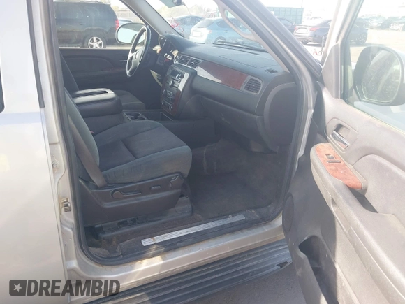 2009 Chevrolet Tahoe 1LT z VIN 1GNFK23049R133033, wystawiony jako IAAI lot #41140193 z przebiegiem 328 375 mil mil oraz . Historia ofert i sprzedaży dostępna na DreamBid. Obrazek 5.