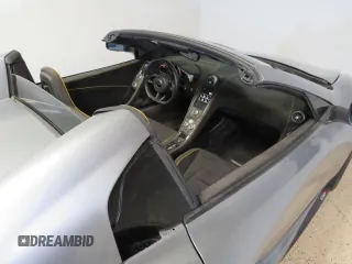 2016 McLaren 650S z VIN SBM11FAA1GW006061, wystawiony jako Copart lot #73406814 z przebiegiem 16 999 mil mil oraz Szkody całkowita. Historia ofert i sprzedaży dostępna na DreamBid. Obrazek 6.