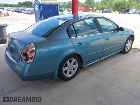 2002 Nissan Altima S with VIN 1N4AL11D22C289201, listed as a IAAI auction lot 42738272 with Not provided miles and . Bid and sale history available at DreamBid. Image 4.
