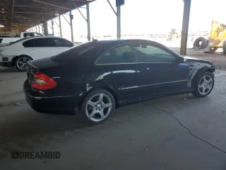 2007 Mercedes-Benz CLK 550 z VIN WDBTJ72H77F214284, wystawiony jako Copart lot #57358865 z przebiegiem 57 319 mil mil oraz Szkody całkowita. Historia ofert i sprzedaży dostępna na DreamBid. Obrazek 3.