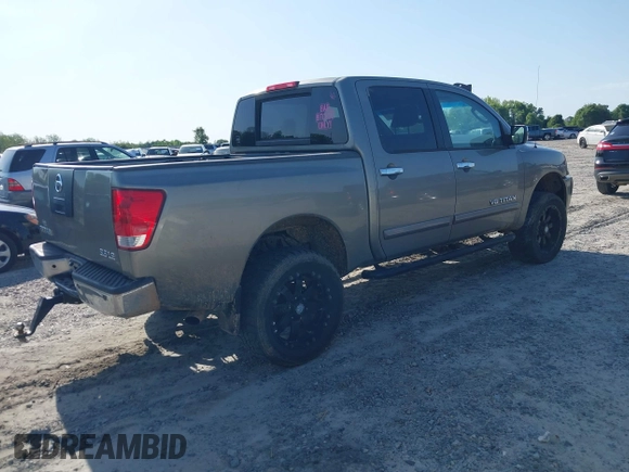 2006 Nissan Titan LE z VIN 1N6BA07B86N566431, wystawiony jako IAAI lot #42000954 z przebiegiem 230 325 mil mil oraz . Historia ofert i sprzedaży dostępna na DreamBid. Obrazek 4.