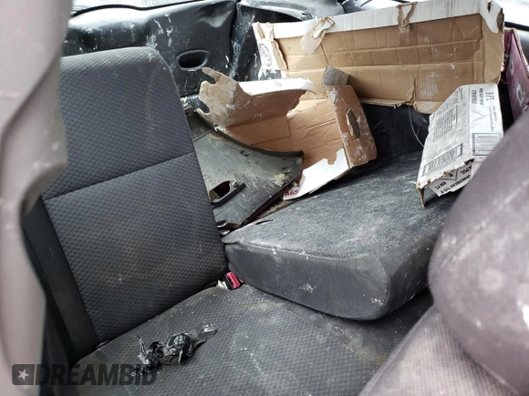 2006 Ford Focus S z VIN 1FAHP31N26W257733, wystawiony jako Copart lot #44436665 z przebiegiem 245 006 mil mil oraz Szkoda całkowita • Salvage title. Historia ofert i sprzedaży dostępna na DreamBid. Obrazek 10.
