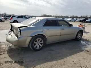2006 Chrysler 300 with VIN 2C3KA43R96H366295, listed as a Copart auction lot 45477535 with 195,498 mi miles and Salvage Title. Bid and sale history available at carsss.com. Image 3.