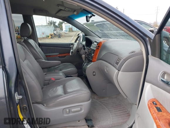 2008 Toyota Sienna XLE with VIN 5TDBK22C98S017300, listed as a IAAI auction lot 41433777 with 248,602 mi miles. Bid and sale history available at carsss.com. Image 5.