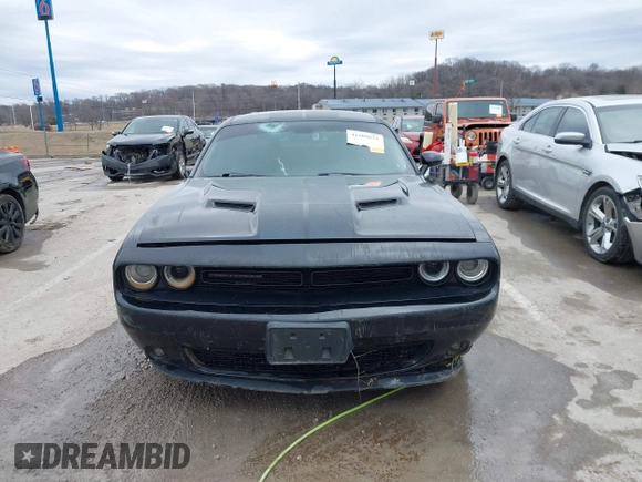 2017 Dodge Challenger SXT z VIN 2C3CDZAG5HH501706, wystawiony jako IAAI lot #41508621 z przebiegiem 93 658 mil mil oraz . Historia ofert i sprzedaży dostępna na DreamBid. Obrazek 12.