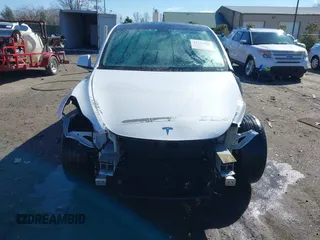 2021 Tesla Model Y Long Range with VIN 5YJYGAEE6MF196610, listed as a IAAI auction lot 41516909 with 30,431 mi miles. Bid and sale history available at carsss.com. Image 6.