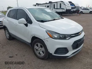 2020 Chevrolet Trax LS z VIN KL7CJKSB3LB059411, wystawiony jako IAAI lot #42306613 z przebiegiem 31 049 mil mil oraz . Historia ofert i sprzedaży dostępna na DreamBid. Obrazek 1.