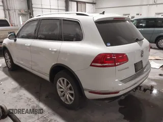 2016 Volkswagen Touareg Sport z VIN WVGEF9BP2GD010630, wystawiony jako IAAI lot #41837326 z przebiegiem 178 640 mil mil oraz . Historia ofert i sprzedaży dostępna na DreamBid. Obrazek 3.