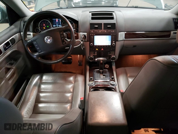 2004 Volkswagen Touareg z VIN WVGCM67L94D032492, wystawiony jako Copart lot #72205044 z przebiegiem 98 482 mil mil oraz Czysty tytuł • Clean title. Historia ofert i sprzedaży dostępna na DreamBid. Obrazek 8.