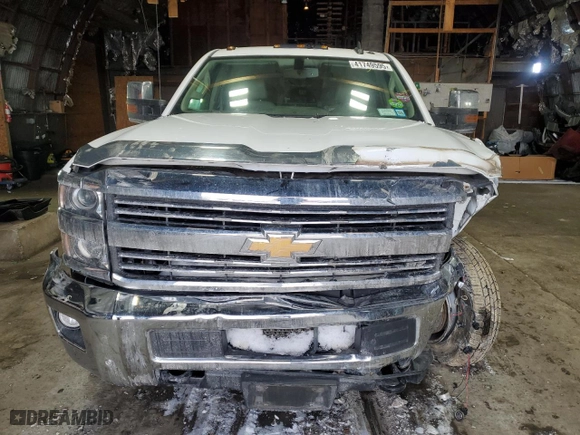 2016 Chevrolet Silverado 3500HD LTZ with VIN 1GC4K0C88GF116650, listed as a Copart auction lot 41749595 with 104,088 mi miles and Salvage Title. Bid and sale history available at carsss.com. Image 5.