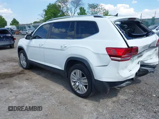 2019 Volkswagen Atlas SE z VIN 1V2UR2CAXKC539779, wystawiony jako IAAI lot #42188614 z przebiegiem 49 994 mil mil oraz . Historia ofert i sprzedaży dostępna na DreamBid. Obrazek 3.