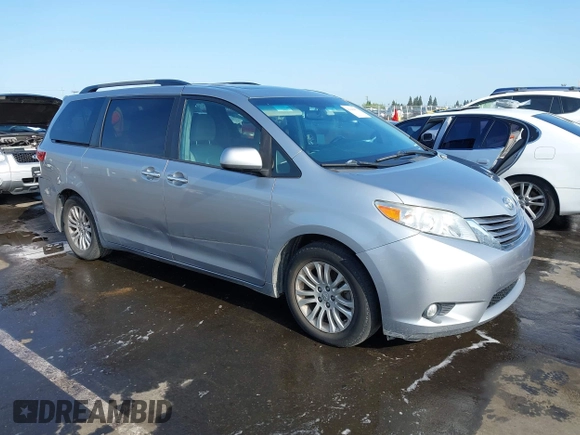 2017 Toyota Sienna XLE Auto Access Seat with VIN 5TDYZ3DC5HS831596, listed as a IAAI auction lot 42146953 with 181,807 mi miles. Bid and sale history available at carsss.com. Image 1.