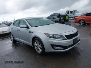 2013 Kia Optima LX z VIN 5XXGM4A77DG215093, wystawiony jako IAAI lot #41934914 z przebiegiem 147 248 mil mil oraz . Historia ofert i sprzedaży dostępna na DreamBid. Obrazek 1.