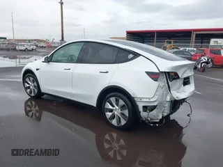 2020 Tesla Model Y Long Range z VIN 5YJYGDEE3LF043800, wystawiony jako IAAI lot #41590220 z przebiegiem 62 341 mil mil oraz . Historia ofert i sprzedaży dostępna na DreamBid. Obrazek 3.