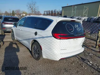 2023 Chrysler Pacifica Hybrid Touring L z VIN 2C4RC1L74PR562240, wystawiony jako IAAI lot #42060669 z przebiegiem 45 882 mil mil oraz . Historia ofert i sprzedaży dostępna na DreamBid. Obrazek 3.