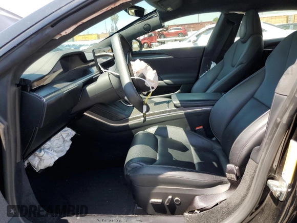 2022 Tesla Model S Plaid z VIN 5YJSA1E62NF471696, wystawiony jako Copart lot #56249555 z przebiegiem Nie podano mil oraz Szkoda całkowita • Salvage title. Historia ofert i sprzedaży dostępna na DreamBid. Obrazek 7.