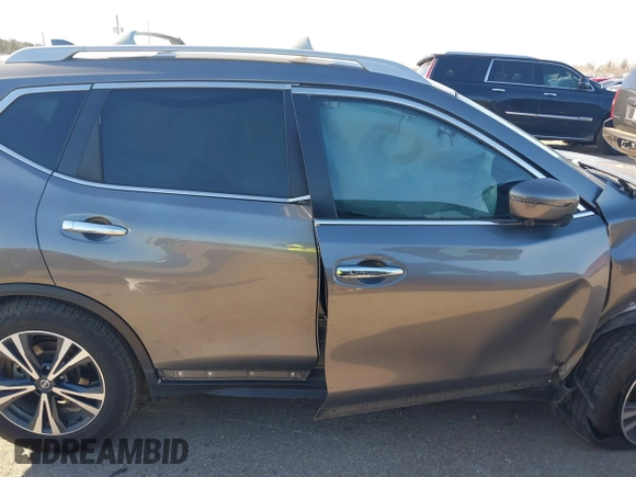 2020 Nissan Rogue SL z VIN 5N1AT2MT2LC743916, wystawiony jako IAAI lot #41723746 z przebiegiem 44 155 mil mil oraz . Historia ofert i sprzedaży dostępna na DreamBid. Obrazek 13.