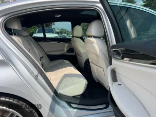 2018 BMW 5 Series 530e with VIN WBAJA9C59JG623166, listed as a Copart auction lot 60938995 with 82,070 mi miles and Clean title. Bid and sale history available at DreamBid. Image 6.