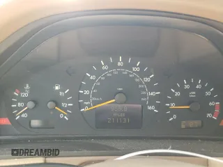 2001 Mercedes-Benz E 320 z VIN WDBJF65J71B372141, wystawiony jako Copart lot #61810695 z przebiegiem 211 131 mil mil oraz Czysty tytuł • Clean title. Historia ofert i sprzedaży dostępna na DreamBid. Obrazek 9.