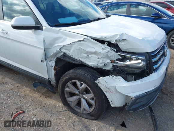2018 Volkswagen Atlas Launch Edition with VIN 1V2BR2CA5JC513354, listed as a IAAI auction lot 41205605 with 99,793 mi miles and . Bid and sale history available at DreamBid. Image 6.
