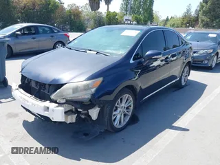 2010 Lexus HS 250h z VIN JTHBB1BAXA2023644, wystawiony jako IAAI lot #42157538 z przebiegiem 160 088 mil mil oraz . Historia ofert i sprzedaży dostępna na DreamBid. Obrazek 2.