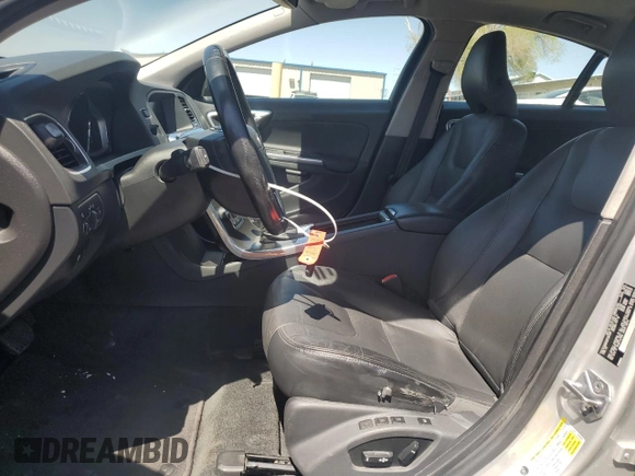 2015 Volvo S60 T5 Drive-E Premier z VIN YV126MFB2F2301285, wystawiony jako Copart lot #52612095 z przebiegiem 103 816 mil mil oraz Szkoda całkowita • Salvage title. Historia ofert i sprzedaży dostępna na DreamBid. Obrazek 7.