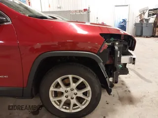 2015 Jeep Cherokee Latitude with VIN 1C4PJMCB4FW687618, listed as a IAAI auction lot 41945132 with 264,782 mi miles and . Bid and sale history available at carsss.com. Image 20.