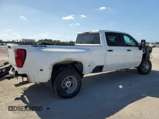 2022 Chevrolet Silverado 3500HD Work Truck with VIN 1GC4YSE78NF343400, listed as a Copart auction lot 76583984 with 111,224 mi miles and Salvage Title. Bid and sale history available at carsss.com. Image 3.
