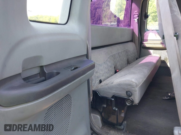 1999 Ford F-250 XL with VIN 1FTNX21F8XED24505, listed as a IAAI auction lot 42428454 with 264,975 mi miles and . Bid and sale history available at DreamBid. Image 8.