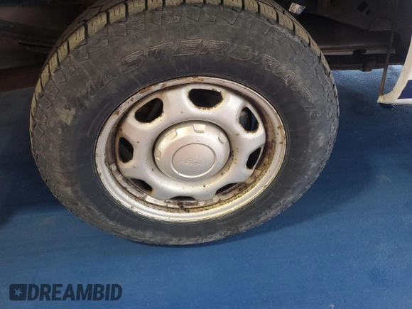 2014 Ford F-150 XL with VIN 1FTMF1EM0EKG22899, listed as a IAAI auction lot 42195686 with 180,692 mi miles. Bid and sale history available at carsss.com. Image 1.