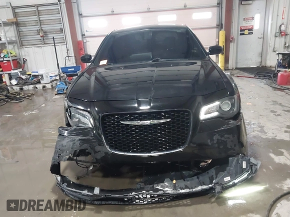 2019 Chrysler 300 with VIN 2C3CCABG6KH617913, listed as a IAAI auction lot 41558437 with 113,073 mi miles. Bid and sale history available at carsss.com. Image 13.