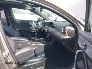 2019 Mercedes-Benz A 220 z VIN WDD3G4EB1KW025196, wystawiony jako IAAI lot #41861125 z przebiegiem 79 396 mil mil oraz . Historia ofert i sprzedaży dostępna na DreamBid. Obrazek 5.