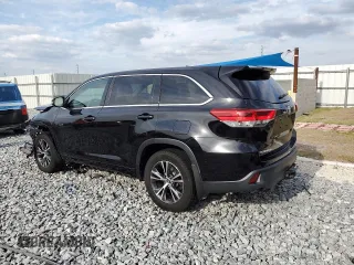 2017 Toyota Highlander LE with VIN 5TDBZRFH0HS396813, listed as a Copart auction lot 60111765 with 101,782 mi miles and Salvage title. Bid and sale history available at DreamBid. Image 2.