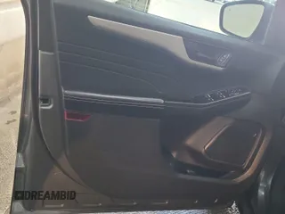 2022 Ford Escape SE с VIN 1FMCU0G63NUA45439, выставлен на аукционе IAAI как лот 42556163 с пробегом 76 088 миль миль и . История ставок и продаж доступна на DreamBid. Изображение 48.