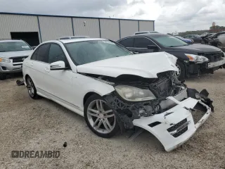 2013 Mercedes-Benz C 250 Sport с VIN WDDGF4HBXDR282357, выставлен на аукционе Copart как лот 61191975 с пробегом 73 832 миль миль и На запчасти • Non repairable. История ставок и продаж доступна на DreamBid. Изображение 4.