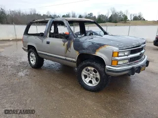 1998 Chevrolet Tahoe with VIN 3GNEK18R0WG121275, listed as a IAAI auction lot 41721304 with 1 mi miles. Bid and sale history available at carsss.com. Image 1.