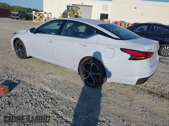 2025 Nissan Altima SR with VIN 1N4BL4CV7SN354284, listed as a IAAI auction lot 42067312 with 15,000 mi miles and . Bid and sale history available at DreamBid. Image 3.