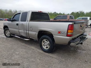 2000 Chevrolet Silverado 1500 LS with VIN 1GCEK19T5YE324384, listed as a IAAI auction lot 41925208 with 226,403 mi miles. Bid and sale history available at carsss.com. Image 3.