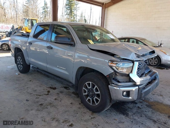 2021 Toyota Tundra 4WD SR5 with VIN 5TFDY5F14MX026220, listed as a IAAI auction lot 41425555 with 85,622 mi miles. Bid and sale history available at carsss.com. Image 1.