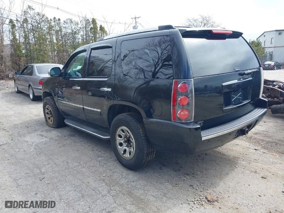 2011 GMC Yukon Denali with VIN 1GKS2EEF2BR308822, listed as a IAAI auction lot 41897093 with 197,961 mi miles. Bid and sale history available at carsss.com. Image 3.
