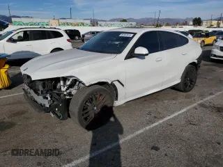 2023 BMW X6 xDrive40i z VIN 5UXCY6C02P9P43834, wystawiony jako Copart lot #85347614 z przebiegiem 16 921 mil mil oraz Szkody całkowita. Historia ofert i sprzedaży dostępna na DreamBid. Obrazek 1.