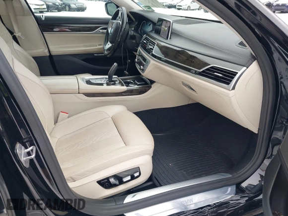 2018 BMW 7 Series ALPINA B7 xDrive with VIN WBA7F2C53JG423869, listed as a IAAI auction lot 41126241 with 70,760 mi miles. Bid and sale history available at carsss.com. Image 5.