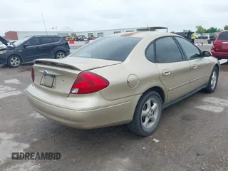 2001 Ford Taurus SES with VIN 1FAFP55U71A194476, listed as a IAAI auction lot 42094306 with 110,910 mi miles. Bid and sale history available at carsss.com. Image 4.