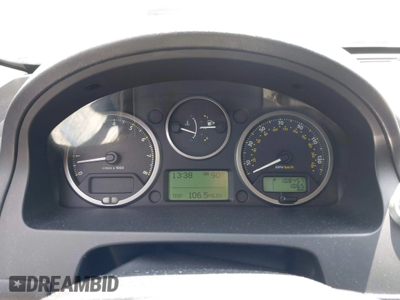 2010 Land Rover LR2 HSE z VIN SALFR2BN4AH173956, wystawiony jako IAAI lot #41795526 z przebiegiem 108 457 mil mil oraz . Historia ofert i sprzedaży dostępna na DreamBid. Obrazek 7.