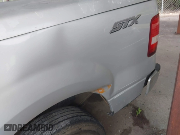 2007 Ford F-150 STX z VIN 1FTRX12W37NA72169, wystawiony jako IAAI lot #42601020 z przebiegiem 147 925 mil mil oraz . Historia ofert i sprzedaży dostępna na DreamBid. Obrazek 6.