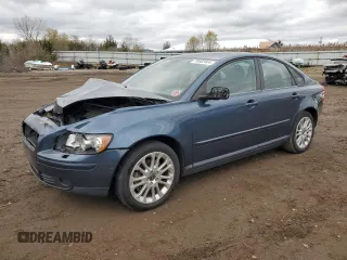 2005 Volvo S40 with VIN YV1MS682852089228, listed as a Copart auction lot 79582464 with 107,503 mi miles and Salvage Title. Bid and sale history available at carsss.com. Image 1.