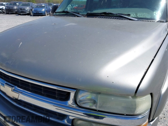 2000 Chevrolet Suburban LT with VIN 3GNFK16T0YG114431, listed as a IAAI auction lot 42059206 with 266,582 mi miles. Bid and sale history available at carsss.com. Image 16.