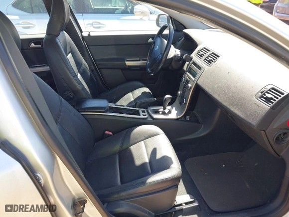2010 Volvo S40 with VIN YV1382MS7A2497738, listed as a IAAI auction lot 41854740 with 186,608 mi miles. Bid and sale history available at carsss.com. Image 5.